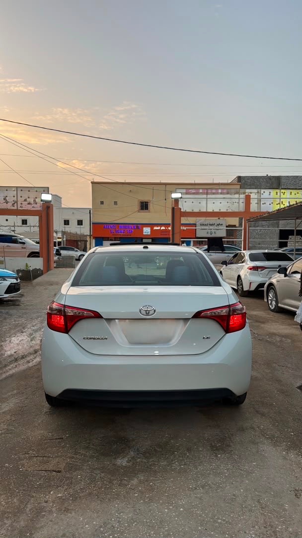 Toyota Corolla LE 2018 — صورة 2
