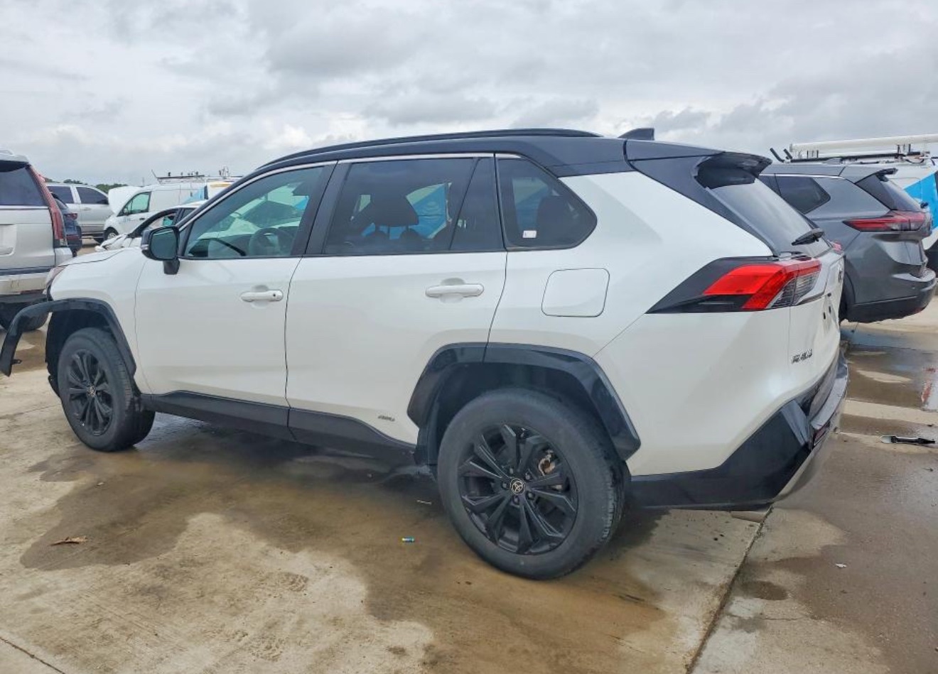 Toyota RAV4 Hybrid XSE 2024 — صورة 2